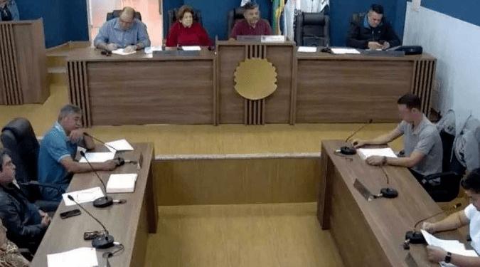 Vereadores de Cambuí terão mais de 100% de aumento de salário