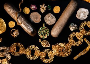 Tesouros de naufrágio espanhol de 350 anos são recuperados