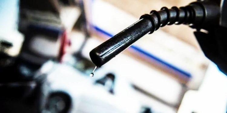 Após 3 reduções, preço da gasolina cai 1,8% e custa R$ 5,40 em média, diz ANP