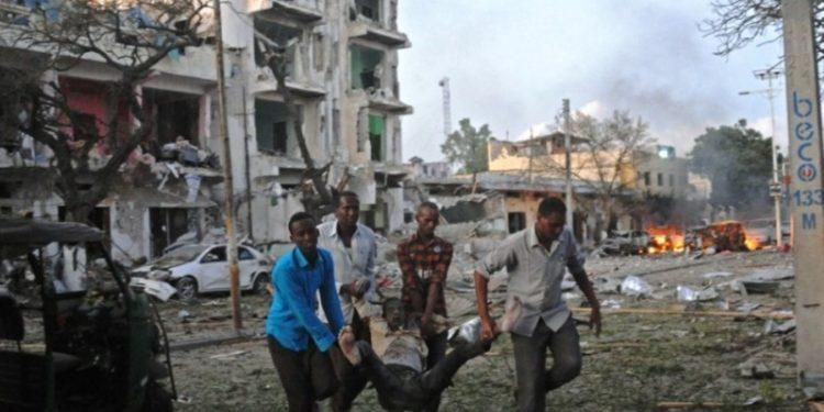 Ataque terrorista a hotel na Somália deixa reféns e ao menos 13 mortos