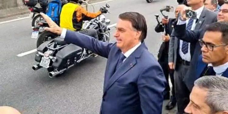 Bolsonaro participa de formatura de oficiais do Exército