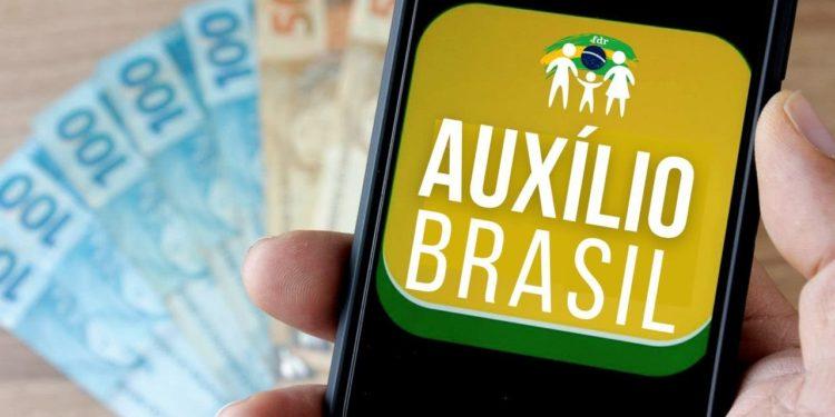 Deputado apresenta requerimento para isenção de IR no Auxílio Brasil