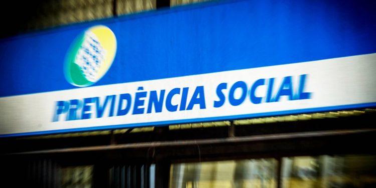 Após dez anos, trabalhador recebe pagamento por erro do INSS com atraso