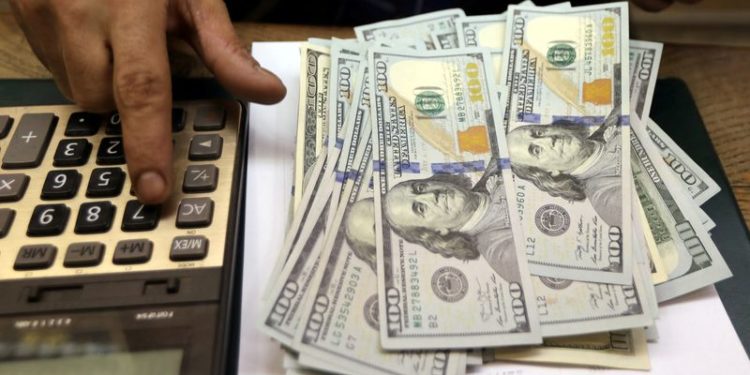 Após CPI ameno nos EUA, dólar fecha em baixa de 0,87%, cotado a R$ 5,0850