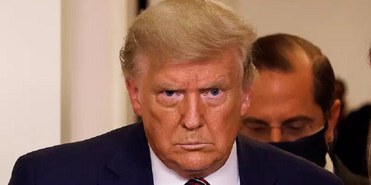 Busca do FBI na casa de Trump foi baseada em denúncia, diz jornal