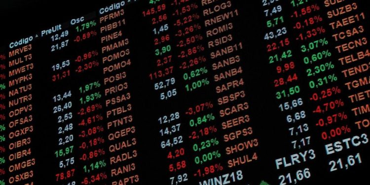 Descolado do exterior, Ibovespa retoma alta, de 2,13%, aos 112,8 mil pontos