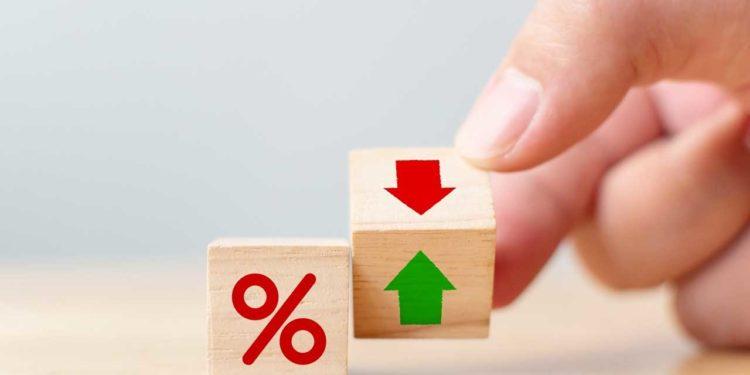 Juros rondam estabilidade e viés é de baixa com dólar e yield dos Treasuries