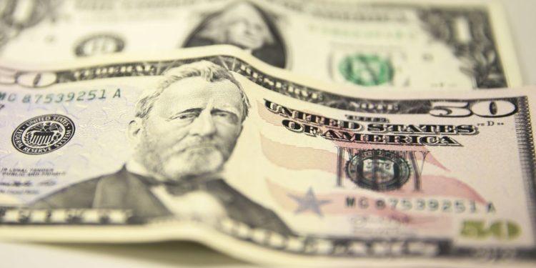 Dólar à vista cai 1,31% com ingressos de recursos e menor aversão externa a risco