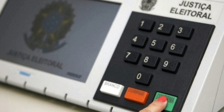 Eleições limpas em 2022: TSE se diz pronto para combater hackers e proteger a democracia