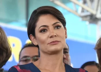 Após pedido de Michelle Bolsonaro, assessora comandará consulado do Brasil