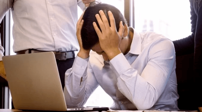 ‘Me demiti em crise de ansiedade’: os relatos de assédio e pressão dos estagiários de Direito