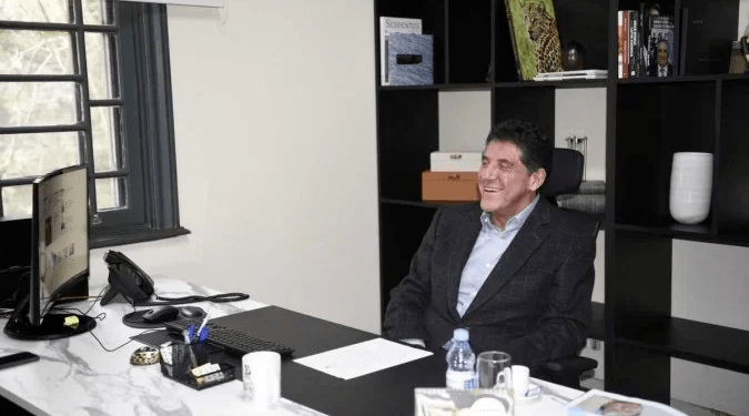 “É insano, nada justifica não vacinar uma pessoa”, afirma David Uip