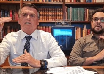 Bolsonaro sugere taxar fortunas e renovar emergência para custear Auxílio