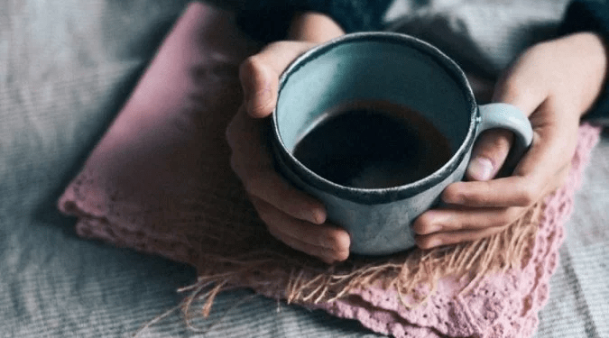 Beber duas xícaras de chá preto por dia pode aumentar longevidade