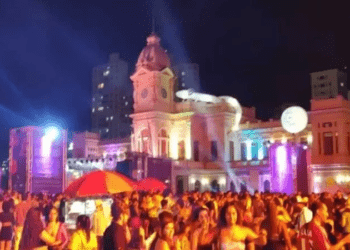 Travesti corta pescoço de homem durante Virada Cultural de BH e é presa