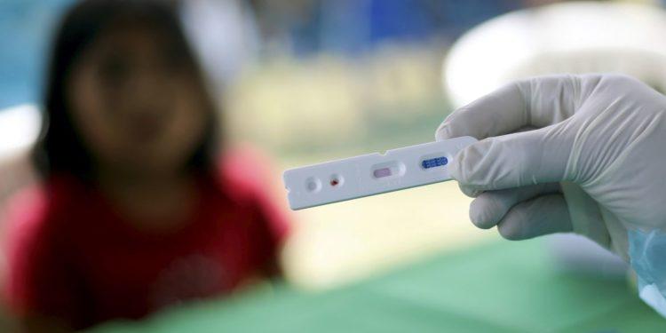 Brasil registra 13.444 casos de covid em 24h; média móvel é de 18.184