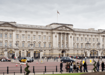Confira a linha de sucessão ao trono britânico