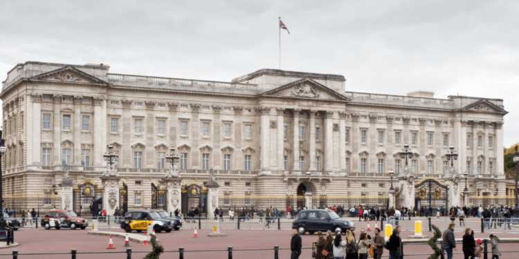 Confira a linha de sucessão ao trono britânico