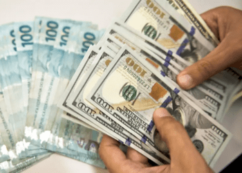 Dólar cai 1,79% e fecha a R$ 5,1652 com mercado de olho em Meirelles