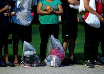 Governador da Flórida admite envio de migrantes à luxuosa ilha da costa leste dos EUA