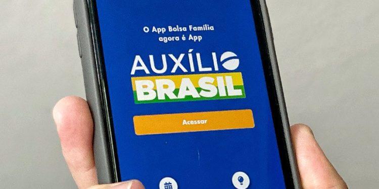 Auxílio de R$ 600 em 2023 pressiona teto de gastos, aponta IFI