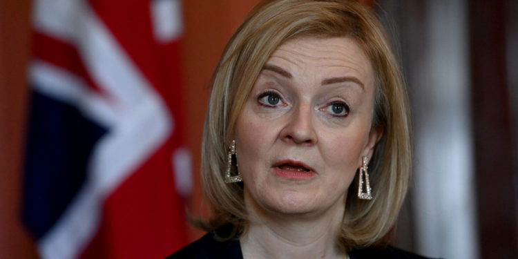 Reino Unido determina teto para contas de energia para tentar conter inflação