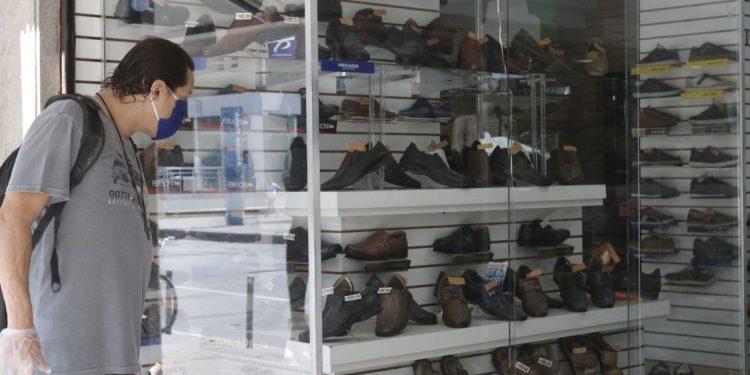 Vendas no varejo operam 5,8% abaixo do pico alcançado em outubro de 2020