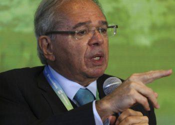 Governo está ‘apertando’ o BNDES para uma ‘despedalada final’, afirma Guedes