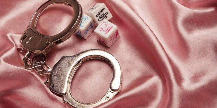 Sex shops ampliam gama de produtos para atender público LGBTQIA+