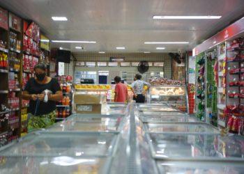 Consumidores trocam marca de leite, óleo, arroz e feijão nos supermercados