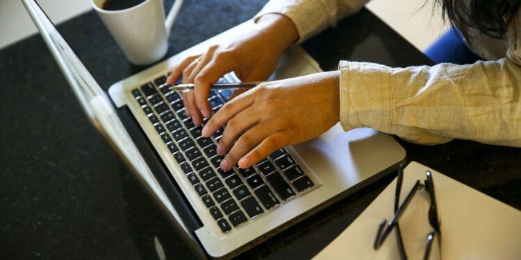 Brasil é o 2º país com maior proporção de jovens sem trabalhar e sem estudar