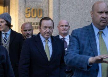 Júri rejeita acusações de agressão sexual contra Kevin Spacey