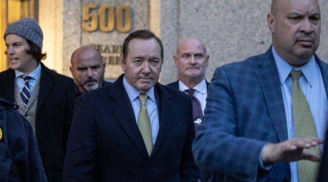 Júri rejeita acusações de agressão sexual contra Kevin Spacey