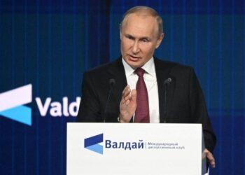 Putin prevê década “perigosa e imprevisível” e fala sobre eleições no Brasil