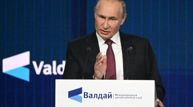 Putin prevê década “perigosa e imprevisível” e fala sobre eleições no Brasil