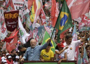 Luiz Inácio Lula da Silva (PT) é eleito presidente pela terceira vez