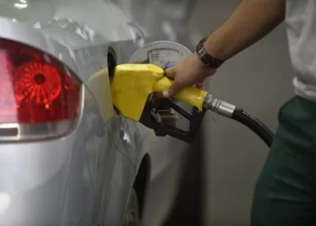 Preço da gasolina volta a subir nos postos; entenda motivos