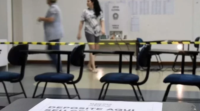 Atentado em colégio eleitoral de SP deixa dois policiais em estado grave