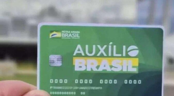Técnicos do TCU recomendam suspensão do consignado do Auxílio Brasil