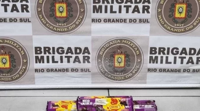 Jovens são presos por furto em supermercado e internautas apontam racismo