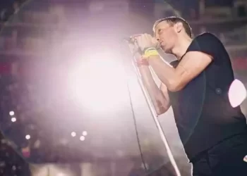 Infecção pulmonar: o que é a doença que fez a banda Coldplay adiar shows