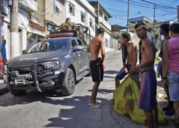 No Rio, PMs são presos por beber cerveja em padaria no horário de trabalho