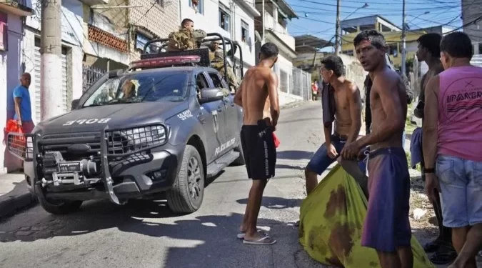 No Rio, PMs são presos por beber cerveja em padaria no horário de trabalho