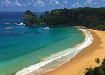 Fernando de Noronha vai ganhar usina solar flutuante