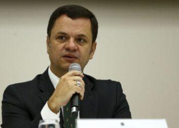 Ministro da Justiça determina reforço de efetivo para liberar rodovias