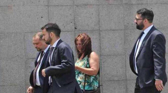 Faxineira agredida por lavar calçada receberá indenização de R$ 45 mil