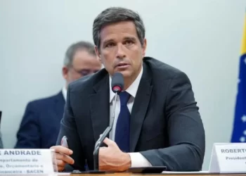 Roberto Campos Neto admite que taxa selic só deve cair em junho de 2023