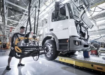 Produção industrial tem queda de 0,6% em agosto ante julho, diz IBGE