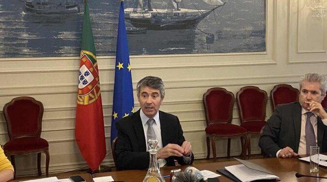 Brasileiros são humilhados em Portugal ao tentarem regularizar documentação