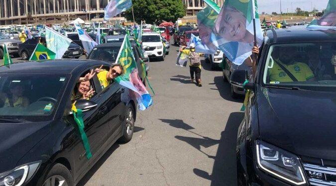 Carreata pró-Bolsonaro reúne militantes e lideranças no último dia de campanha